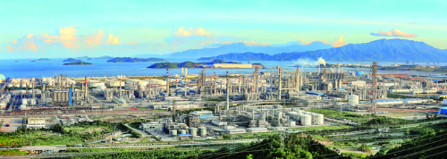     重大項目強力推動惠州高質量發展。這是大亞灣石化區一隅?；葜萑請笥浾咄踅?通訊員王春水 攝