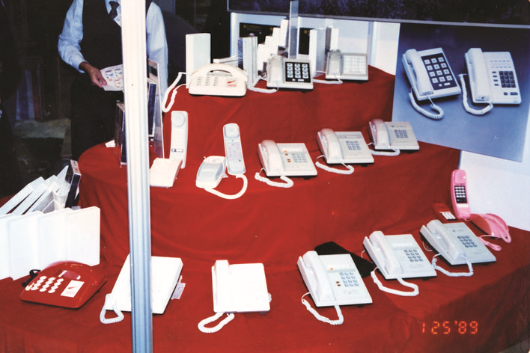 部分TCL電話機產(chǎn)品。