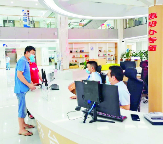 市紀(jì)委監(jiān)委推動設(shè)立“惠幫辦”服務(wù)專窗,解決群眾遇到的“急難愁盼”問題。