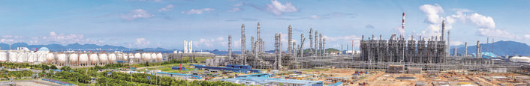     大亞灣石化區一角。