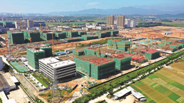 東江灣產業園建設如火如荼。