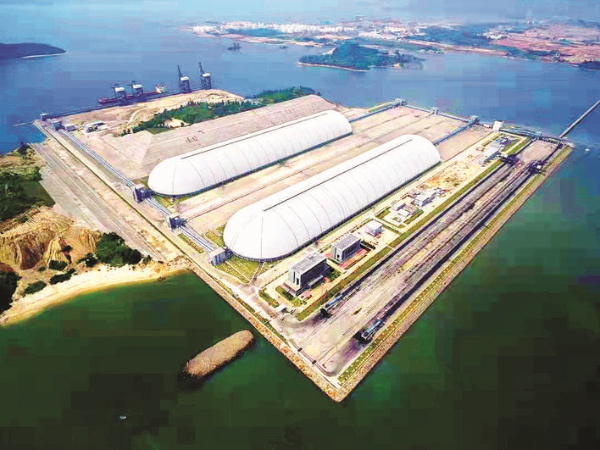     惠州港已形成“一港四區(qū)”發(fā)展格局。這是惠州港荃灣煤炭碼頭?；葜萑請笥浾叽鹘?通訊員丁曉銀 攝