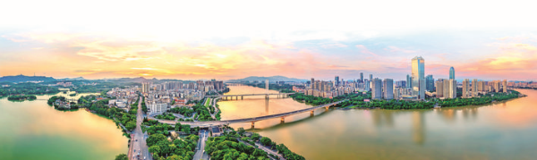 我市經(jīng)濟實力不斷增強,城市面貌日新月異。惠州東江圖片社供圖