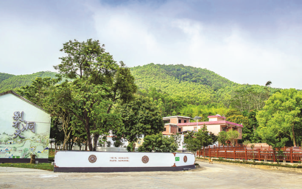 大力建設美麗鄉村,博羅柏塘小洞村越變越美,成為鄉村旅游“打卡點”。惠州日報記者鐘暢新 攝