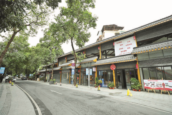 今年我市將開工改造132個(gè)城鎮(zhèn)老舊小區(qū)。這是微改造后的市區(qū)祝屋巷。惠州日?qǐng)?bào)記者楊建業(yè) 攝