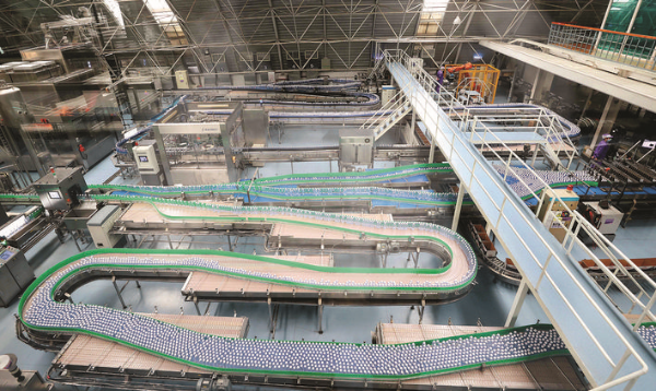         ④：景田百歲山自動(dòng)化生產(chǎn)車間。    本組圖片 惠州東江圖片社供圖