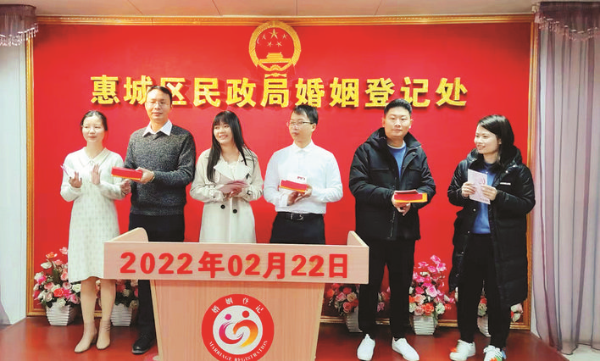 2022年2月22日,我市共有705對新人辦理婚姻登記。