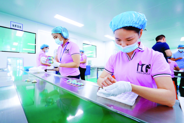 盡管當前疫情反復,但惠州產業轉移工業園區內仍處處可見火熱的生產景象。