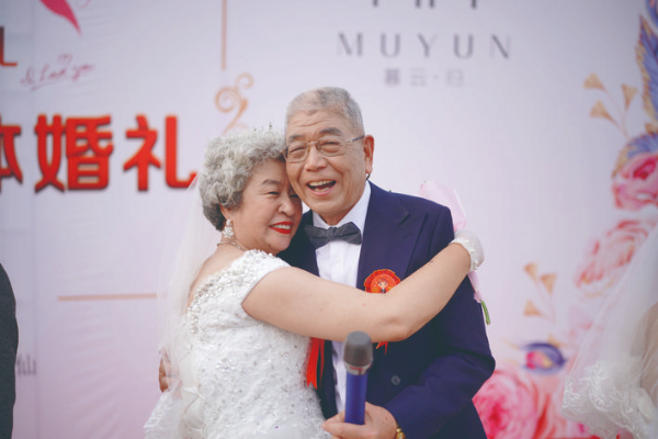 李成集、劉亞哲夫妻:我們特別高興有這個機會,展示我們的幸福。