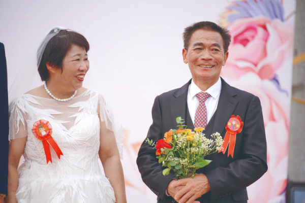 葉運先、許春香夫妻:相濡以沫40多年,風雨同舟,苦樂共享,兩人撐起了一個幸福的家。