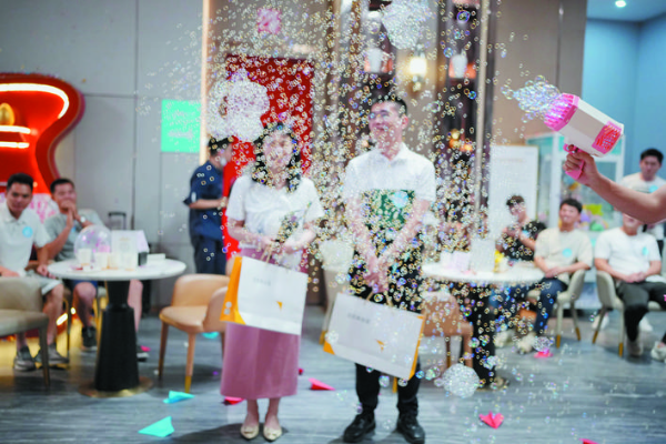 成功配對的男女嘉賓。