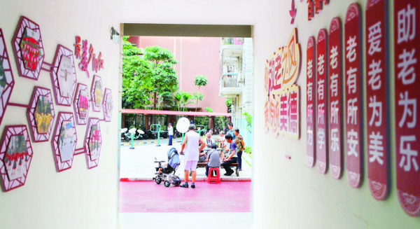     全市目前完成214個(gè)“惠民空間”微改造。這是改造后的老舊小區(qū)金沙俊園一角?；葜萑請?bào)記者楊建業(yè) 攝