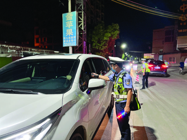 博羅交警開展路面清查。