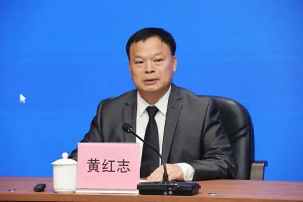 惠州市生態環境局舉行“守護綠水青山 護航高質量發展”新聞發布會-黃宏志_副本.jpg