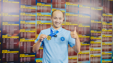 金牌：裝配鉗工（國） 王毅.jpg